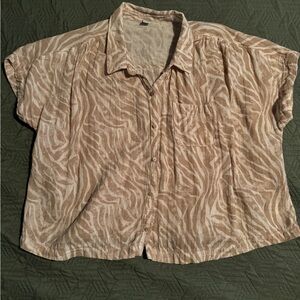 Old navy XL button front short sleeve shirt zebra